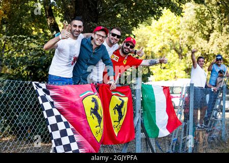 Monza, Italien. September 2021. Fans während der Formel 1 Heineken Gran Premio D'italia 2021, großer Preis von Italien, 14. Lauf der FIA Formel 1-Weltmeisterschaft 2021 vom 9. Bis 12. September 2021 auf dem Autodromo Nazionale di Monza, in Monza, Italien - Foto Florent Gooden / DPPI Credit: DPPI Media/Alamy Live News Stockfoto