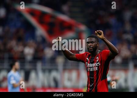 San Siro Stadium, Mailand, Italien, 12. September 2021, Fikayo Tomori (AC Mailand) feiert gegen die Anhänger während AC Mailand gegen SS Lazio - italienische Fußball-Serie A Spiel Stockfoto