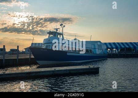 St. Ignace, MI - 14. Juli 2021: Shepler's Ferry dockte am 14. Juli 2021 in St. Ignace, MI an. Stockfoto