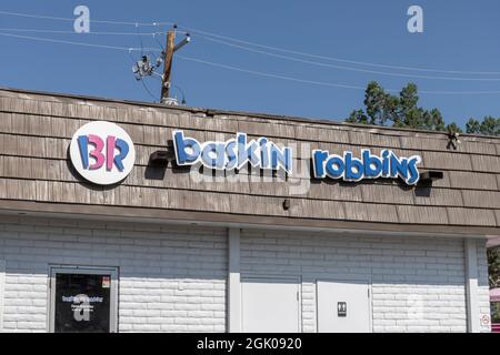 Prescott - ca. September 2021: Baskin-Robbins Eis- und Kuchenladen. Baskin-Robbins ist eine Tochtergesellschaft von Inspire Brands. Stockfoto