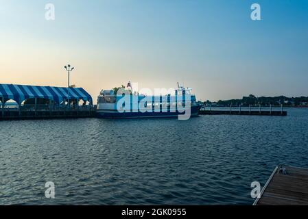 St. Ignace, MI - 14. Juli 2021: Shepler's Ferry dockte am 14. Juli 2021 in St. Ignace, MI an. Stockfoto