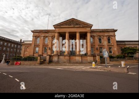 Sheriff Court. Liegt am nördlichen Ufer des Firth of Tay Dundee ist die viertgrößte Stadt in Schottland, und der ersten britische UNESCO City of Design. Stockfoto