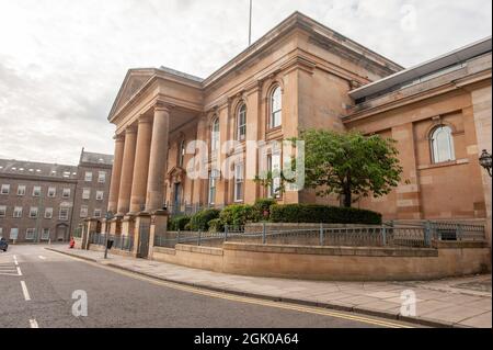 Sheriff Court. Liegt am nördlichen Ufer des Firth of Tay Dundee ist die viertgrößte Stadt in Schottland, und der ersten britische UNESCO City of Design. Stockfoto