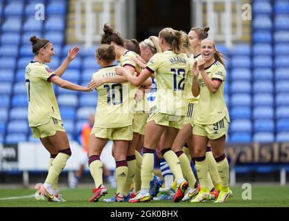 Reading, Großbritannien. September 2021. Feierlichkeiten nach dem Eröffnungstreffer beim FAWSL-Spiel zwischen Reading Women und Arsenal Women im Madejski-Stadion, Reading, England, am 12. September 2021. Foto von Andy Rowland. Quelle: Prime Media Images/Alamy Live News Stockfoto