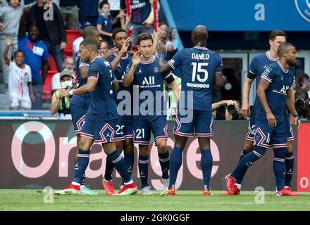 Ander Herrera von PSG feiert sein Tor mit seinen Teamkollegen während des Fußballspiels der französischen Meisterschaft Ligue 1 zwischen Paris Saint-Germain (PSG) und Clermont Foot 63 am 11. September 2021 im Stadion Parc des Princes in Paris, Frankreich - Foto Jean Catuffe / DPPI Stockfoto