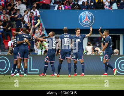 Ander Herrera von PSG (versteckt) feiert sein Tor mit seinen Teamkollegen während des französischen Ligue-1-Fußballspiels zwischen Paris Saint-Germain (PSG) und Clermont Foot 63 am 11. September 2021 im Stadion Parc des Princes in Paris, Frankreich - Foto Jean Catuffe / DPPI Stockfoto