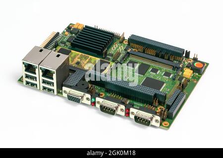 Integrierte robuste cpu-Platine auf weißem Hintergrund Stockfoto
