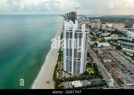 Sunny Isles Beach, FL, USA - 10. September 2021: Luftaufnahme Trump Towers Sunny Isles Beach FL Stockfoto