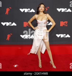 New York, Usa. September 2021. Moderator Madison Beer trifft am Sonntag, den 12. September 2021, auf dem roten Teppich bei den 38. Jährlichen MTV Video Music Awards im Barclays Center in New York City ein. Foto von John Angelillo/UPI Credit: UPI/Alamy Live News Stockfoto