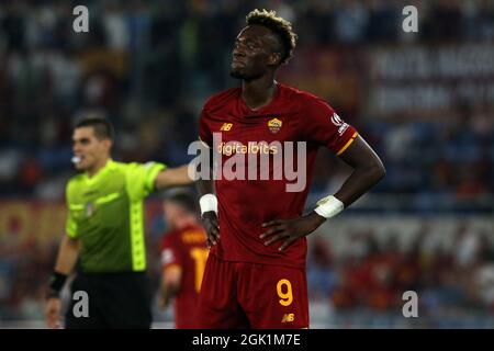 Rom, Italien. September 2021. Rom, Italien September 12 2021. Tammy Abraham (Roma) reagiert während des Tim-Spiels der Serie A zwischen AS Roma und US Sassuolo Calcio im Stadio Olimpico in Rom (Foto: Giuseppe Fama/Pacific Press) Quelle: Pacific Press Media Production Corp./Alamy Live News Stockfoto