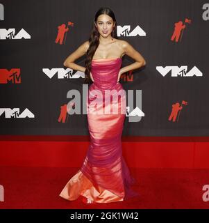 New York, Usa. September 2021. Olivia Rodrigo kommt auf dem roten Teppich bei den 38. Jährlichen MTV Video Music Awards im Barclays Center in New York City am Sonntag, dem 12. September 2021. Foto von John Angelillo/UPI Credit: UPI/Alamy Live News Stockfoto
