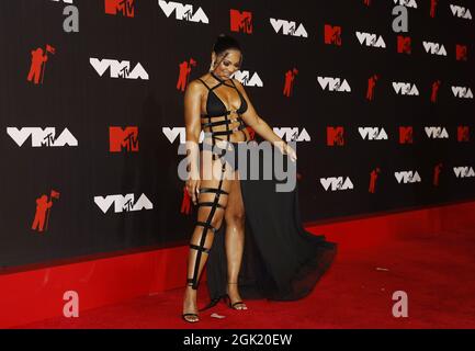 New York, Usa. September 2021. Ashanti kommt auf dem roten Teppich bei den 38. Jährlichen MTV Video Music Awards im Barclays Center in New York City am Sonntag, dem 12. September 2021. Foto von John Angelillo/UPI Credit: UPI/Alamy Live News Stockfoto