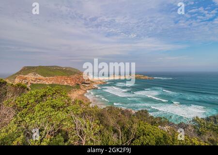 Der Blick auf das Robberg Nature Reserve, das Südafrikas National Monument und Weltkulturerbe an der Plettenberg Bay entlang der Garden Route ist. Stockfoto