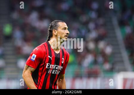Mailand, Italien. September 2021. Zlatan Ibrahimovic vom AC Mailand wurde während des Fußballspiels der Serie A 2021/22 zwischen dem AC Mailand und der SS Lazio im Giuseppe-Meazza-Stadion in Mailand gesehen. (Endergebnis; AC Milan 2:0 SS Lazio) Credit: SOPA Images Limited/Alamy Live News Stockfoto
