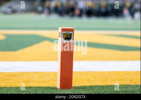 Waco, Texas, USA. September 2021. Baylor trägt während der ersten Hälfte des NCAA Football-Spiels zwischen den Texas Southern Tigers und Baylor Bears im McLane Stadium in Waco, Texas, eine Endzonenmarkierung. Matthew Lynch/CSM/Alamy Live News Stockfoto