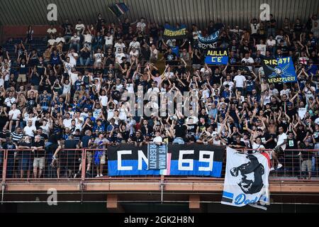 Genua, Italien. 12. September 2021. Fans des FC Internazionale zeigen ihre Unterstützung vor dem Fußballspiel der Serie A zwischen UC Sampdoria und FC Internazionale. Kredit: Nicolò Campo/Alamy Live Nachrichten Stockfoto