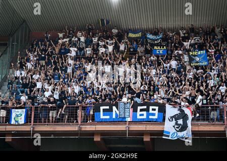 Genua, Italien. 12. September 2021. Fans des FC Internazionale zeigen ihre Unterstützung vor dem Fußballspiel der Serie A zwischen UC Sampdoria und FC Internazionale. Kredit: Nicolò Campo/Alamy Live Nachrichten Stockfoto