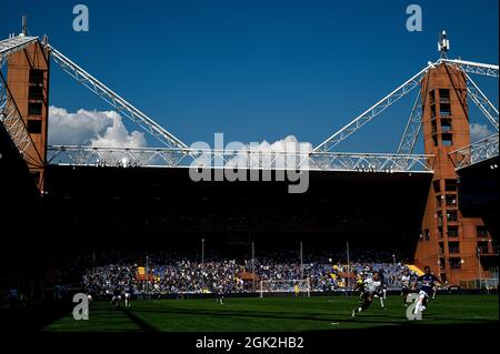 Genua, Italien. 12. September 2021. Die Gesamtansicht zeigt das Stadion Luigi Ferraris während des Fußballspiels der Serie A zwischen UC Sampdoria und dem FC Internazionale. Kredit: Nicolò Campo/Alamy Live Nachrichten Stockfoto