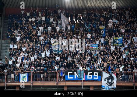 Genua, Italien. 12. September 2021. Fans des FC Internazionale zeigen ihre Unterstützung vor dem Fußballspiel der Serie A zwischen UC Sampdoria und FC Internazionale. Kredit: Nicolò Campo/Alamy Live Nachrichten Stockfoto