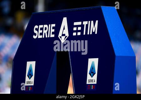 Genua, Italien. 12. September 2021. Das Logo der Serie A Tim ist vor dem Fußballspiel der Serie A zwischen UC Sampdoria und FC Internazionale zu sehen. Kredit: Nicolò Campo/Alamy Live Nachrichten Stockfoto