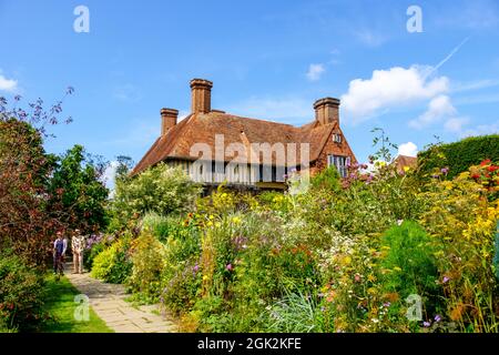 Great Dixter House and Garden, East Sussex, England, Großbritannien. Die Heimat des verstorbenen gefeierten Gärtners und Schriftstellers Christopher Lloyd. Stockfoto