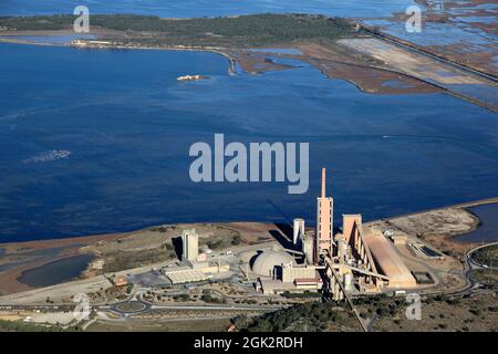 FRANKREICH. AUDE (11) PORT-LA-NOUVELLE. LAFARGE CIMENTERIE (LUFTAUFNAHME) Stockfoto