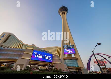 Las Vegas, 16. AUGUST 2021 - Außenansicht des STRAT Hotel Casino und SkyPod Stockfoto