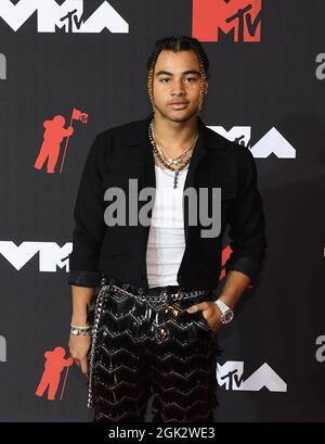 24kGoldn nimmt am 12. September 2021 an den MTV Video Music Awards 2021 im Barclays Center im Stadtteil Brooklyn in New York City Teil. Foto: Jeremy Smith/imageSPACE Stockfoto