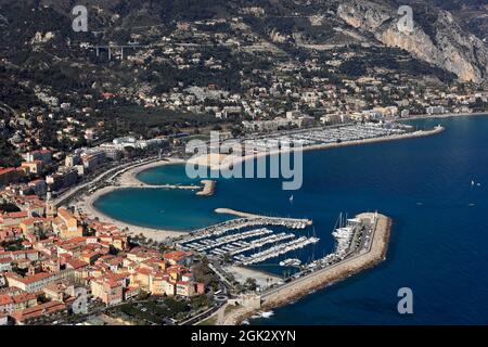 FRANKREICH 06 (ALPES-MARITIMES) MENTON ALTER HAFEN UND HAFEN GARAVAN Stockfoto