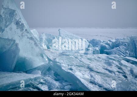 Die Eisblöcke am Kapchagai-See, Kasachstan Stockfoto