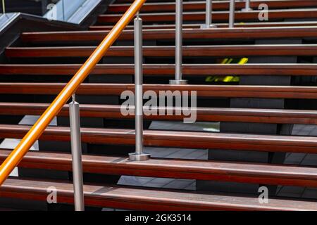 Moderne Stadtgebäude Treppe führt nach oben, niemand Stockfoto