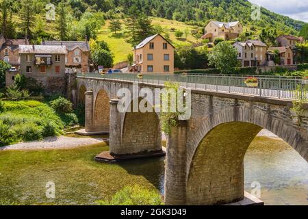 Brücke über den Fluss Tarn in Gorges du Tarn, Frankreich Stockfoto