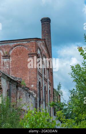 Alte eingestürzte rote Ziegelfabrik, Bobruisk. Stockfoto