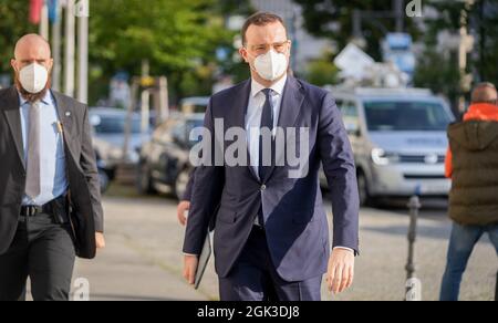 Berlin, Deutschland. September 2021. Bundesgesundheitsminister Jens Spahn (CDU) wird heute Morgen an den Ausschusssitzungen seiner Partei im Konrad-Adenauer-Haus teilnehmen. Quelle: Kay Nietfeld/dpa/Alamy Live News Stockfoto