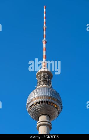 Berliner Fernsehturm mit Aussichtsplattform und Restaurant in Berlin, Deutschland, ikonischer fernsehturm, Wahrzeichen der Stadt Agai Stockfoto