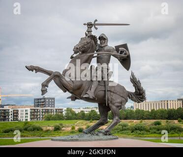 Denkmal für Vytis, Freiheitskriegerskulptur, Staatssymbol im Wappen Litauens, Ritter auf einem Pferd mit Schwert und Schild. Stockfoto