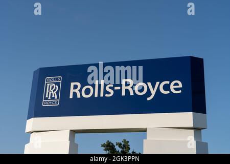 Montreal, QC, Kanada - 4. September 2021: Nahaufnahme des Rolls-Royce-Zeichens am kanadischen Hauptsitz in Montreal, QC, Kanada. Stockfoto