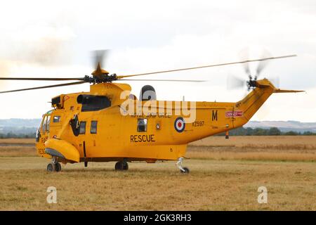 Yellow Westland Sea King XZ597 Rettungshubschrauber auf der Abingdon Air & Country Show 2021 Stockfoto