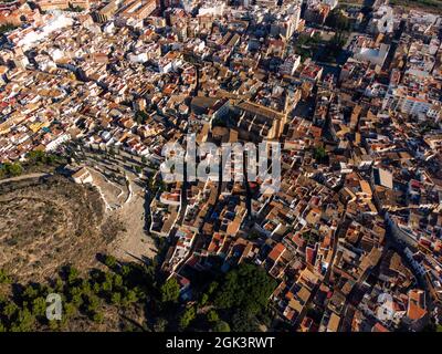 Luftaufnahme von sagunto mit der Kirche von santa María und der Einsiedelei von calvario Stockfoto