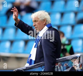Stadt Bochum, Deutschland. 12. Sep, 2021. firo: 12.09.2021, Fuvuball, 1. Bundesliga, Saison 2021/2022, VfL Bochum - Hertha BSC Berlin 1: 3 Ex-Trainer Bochum, Klaus TOPPMvñLLER, herzlichen Glückwunsch zu seinem 70. Geburtstag Credit: dpa/Alamy Live News Stockfoto