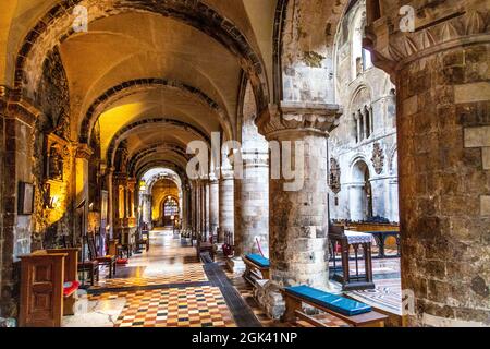 Innenraum der mittelalterlichen Kirche St. Bartholomew the Great in Farringdon, London, Großbritannien Stockfoto