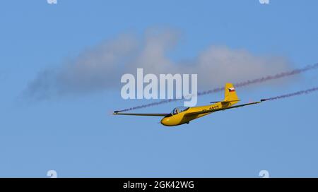 Lunak LF-107 Gleitschirm CK-0927 im Flug. Stockfoto