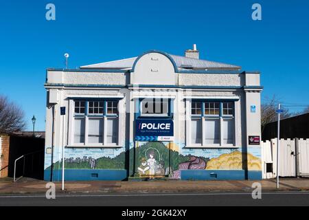 Polizeirevier mit Wandmalereien, Eltham, Taranaki, North Island, Neuseeland Stockfoto