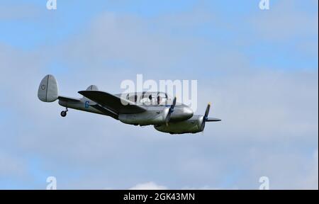 Vintage Miles M65 Gemini, G-AKHP Flugzeuge im Flug. Stockfoto