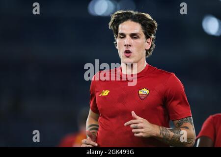 Nicolo' Zaniolo von Roma erwärmt sich vor dem italienischen Meisterschaft Serie A Fußballspiel zwischen AS Roma und Unione Sportiva Sassuolo Calcio am 12. September 2021 im Stadio Olimpico in Rom, Italien - Foto Federico Proietti / DPPI Stockfoto