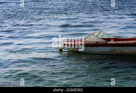 Altes Boot in Obhur, Stadt Jeddah. Stockfoto