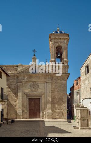 Kirche San Nicolas mit einem neoklassizistischen Portal in der Stadt Requena in der Provinz Valencia, Spanien, Europa Stockfoto