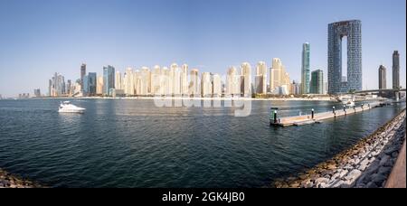 Dubai, VAE, 02/07/2020. Panoramablick über die Landschaft der Jumeirah Beach Residence (JBR), die Strandskilhouette des Address Residences Jumeirah Resort. Stockfoto