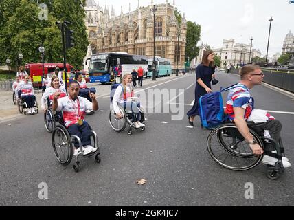 Team GB paralympier bei der Ankunft in den Houses of Parliament in London. Bilddatum: Montag, 13. September 2021. Stockfoto