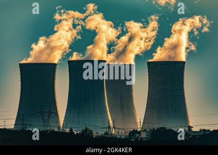 Kernkraftwerk Dukovany, Blick vom Nationalen Naturschutzgebiet Mohelenska Serpentine Steppe, Mohelno, Trebic Bezirk, Vysocina Region, Tschechische Republik Stockfoto